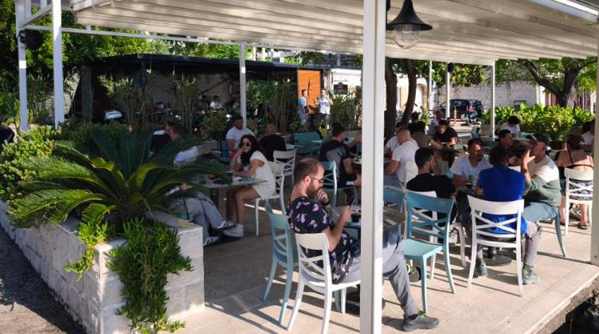 PONTA: ANCHORED AS A GUARDIAN OF EVERYDAY POETRY